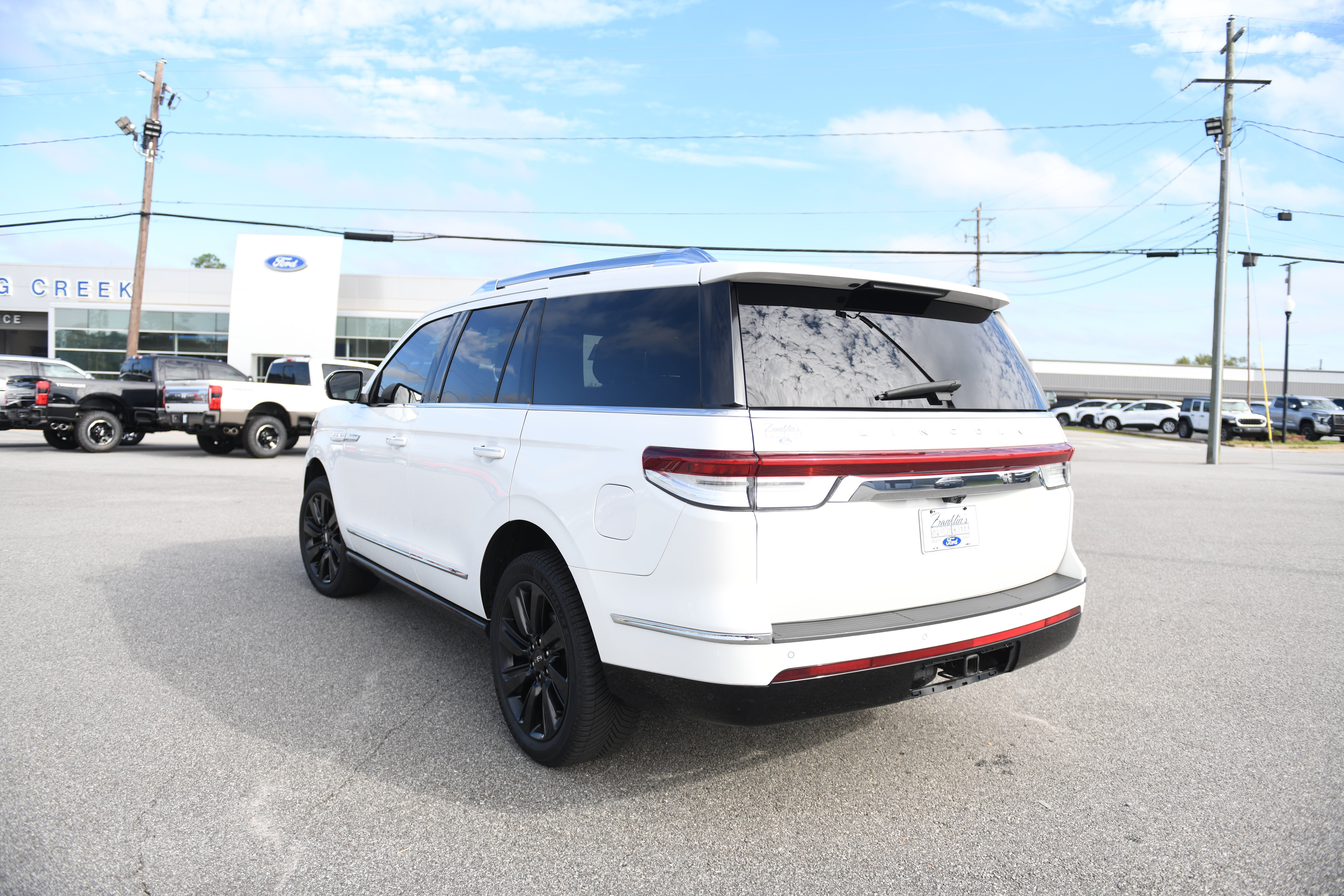 Used 2023 Lincoln Navigator Reserve w/ Monochromatic Package RWD image 9