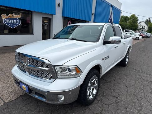 Used 2017 RAM 1500 Laramie w/ Convenience Group AWD/4WD image 3