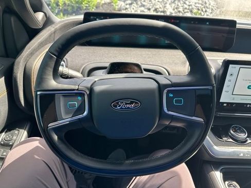 Used 2025 Ford Expedition Tremor AWD/4WD image 35