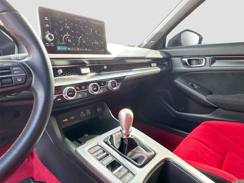 Used 2024 Honda Civic Type R image 8