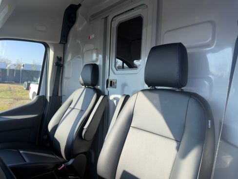 New 2026 Ford Transit 250 148 Medium Roof RWD image 12