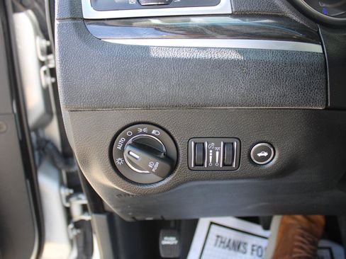 Certified 2019 Chrysler 300 Touring w/ Driver Convenience Group image 14