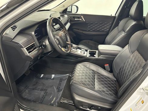 Used 2023 Mitsubishi Outlander AWD image 12