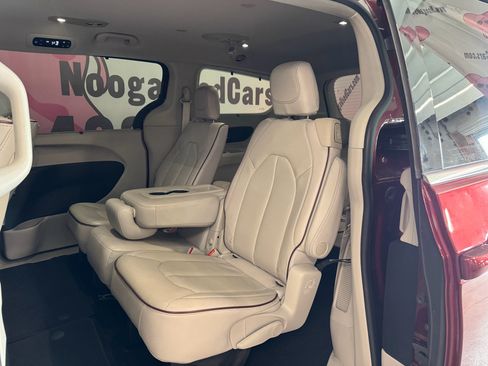 Used 2017 Chrysler Pacifica Limited FWD image 20