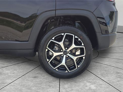 Used 2026 Jeep Compass Limited AWD/4WD image 31