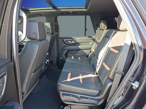 Used 2024 GMC Yukon AT4 w/ Technology Package AWD/4WD image 7