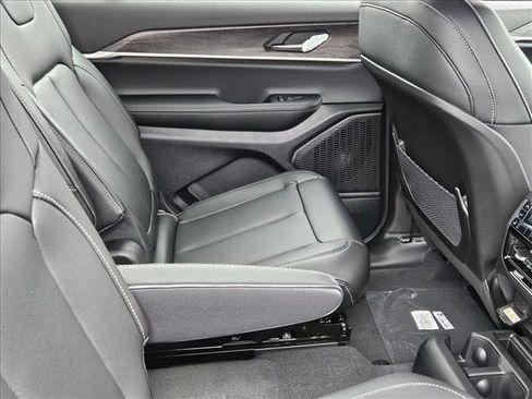 New 2025 Jeep Grand Cherokee L Limited image 17
