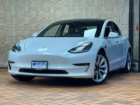 Used 2020 Tesla Model 3 Performance image 2