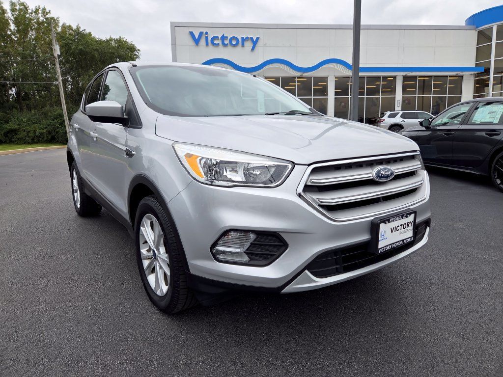 Used 2019 Ford Escape SE FWD image 1