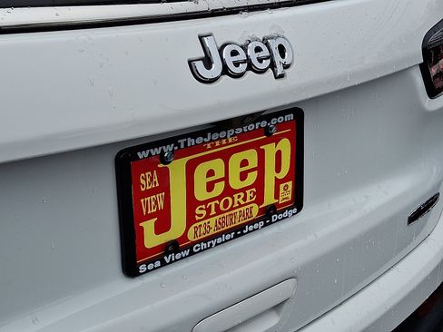 Certified 2023 Jeep Compass Latitude image 31