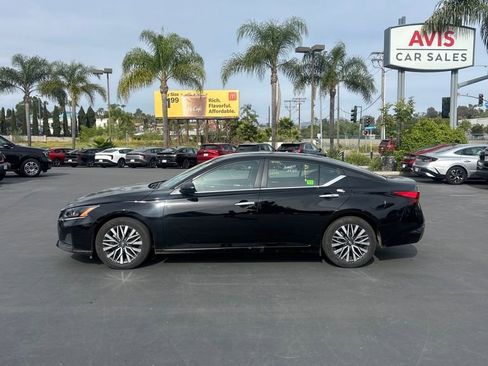Used 2025 Nissan Altima 2.5 SV image 4