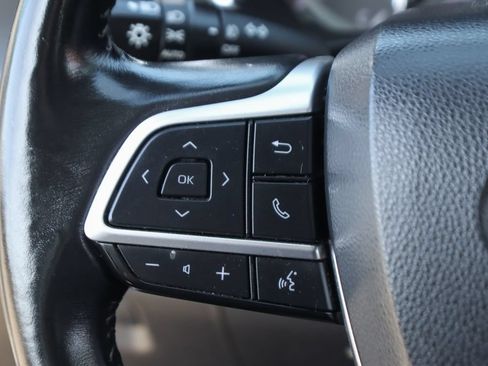 Used 2022 Toyota Highlander XLE FWD image 22