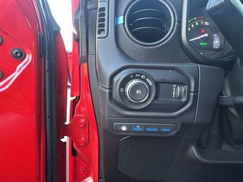 Used 2025 Jeep Wrangler Unlimited Rubicon 4xe w/ Convenience Group image 15