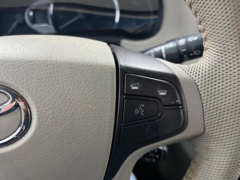 Used 2011 Toyota Sienna XLE image 11