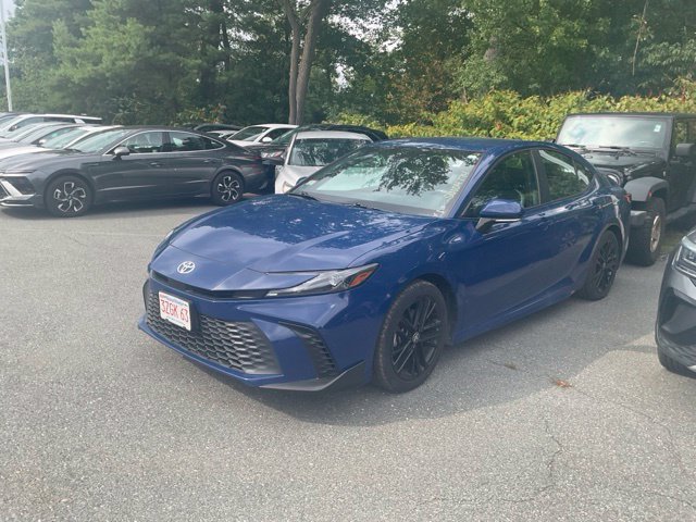 Used 2025 Toyota Camry SE FWD image 3