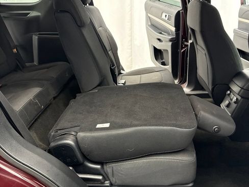 Used 2018 Ford Explorer XLT AWD/4WD image 33