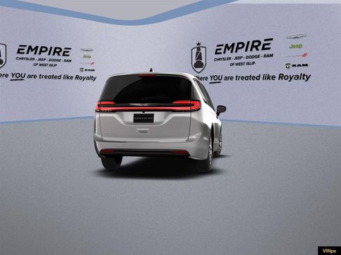 New 2026 Chrysler Pacifica Select image 17