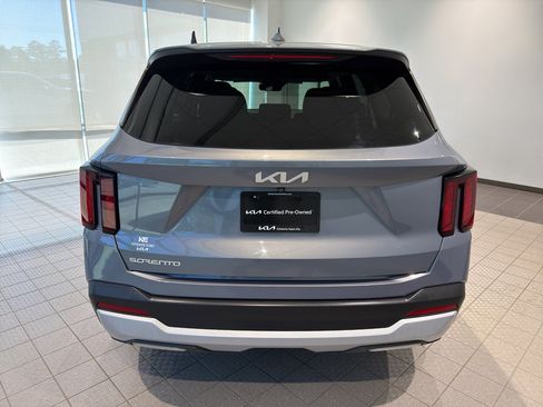 Certified 2024 Kia Sorento LX FWD image 4