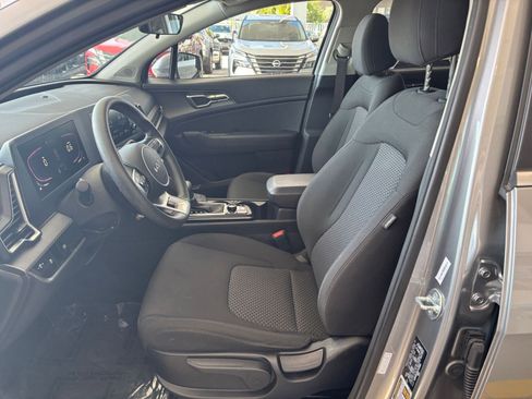 Used 2025 Kia Sportage LX FWD image 28
