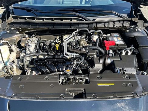 Used 2025 Nissan Altima 2.5 SV FWD image 10