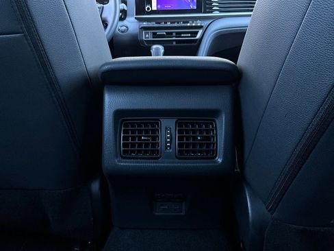 Used 2025 Toyota Camry SE image 12