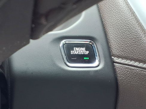 Used 2017 GMC Acadia SLT w/ LPO, Cargo Package AWD/4WD image 17