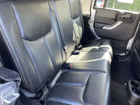 Used 2014 Jeep Wrangler Unlimited Sahara w/ Max Tow Package AWD/4WD image 12