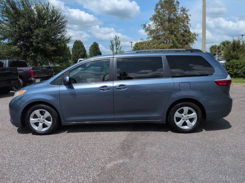 Used 2016 Toyota Sienna LE FWD image 3