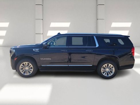 Used 2021 GMC Yukon XL SLT w/ SLT Premium Package image 4