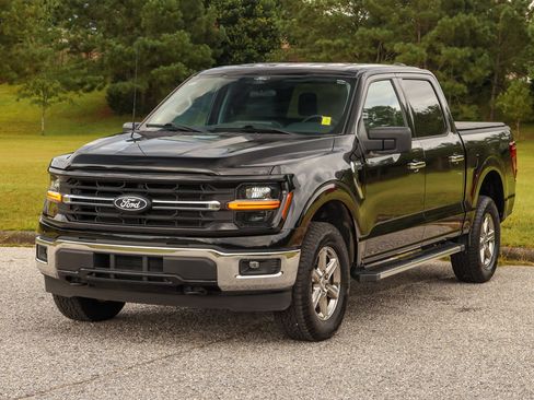 Used 2025 Ford F150 XLT w/ Equipment Group 301A Standard AWD/4WD image 3