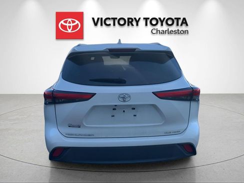 Used 2022 Toyota Highlander XLE image 6