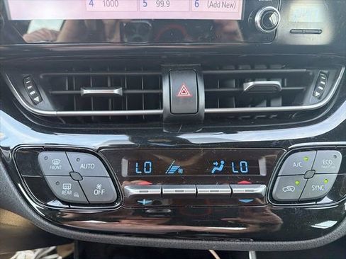 Used 2019 Toyota C-HR XLE FWD image 17