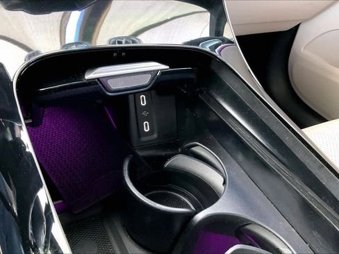 Used 2025 Mercedes-Benz GLC 300 4MATIC image 34