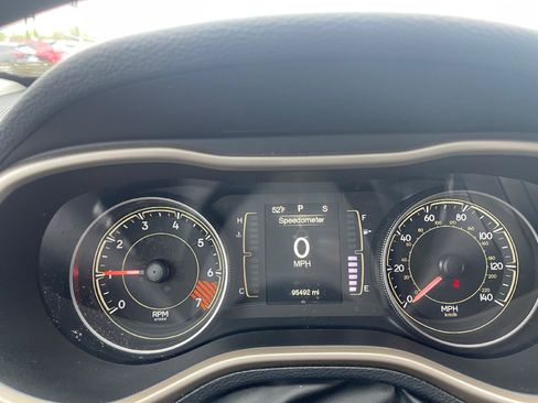 Used 2014 Jeep Cherokee Sport w/ Cold Weather Group AWD/4WD image 12