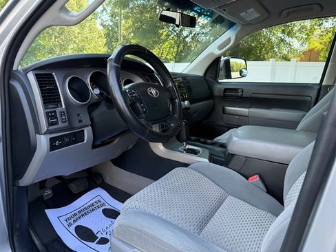 Used 2010 Toyota Tundra 4x4 CrewMax image 13