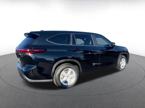 Used 2025 Toyota Highlander LE image 14