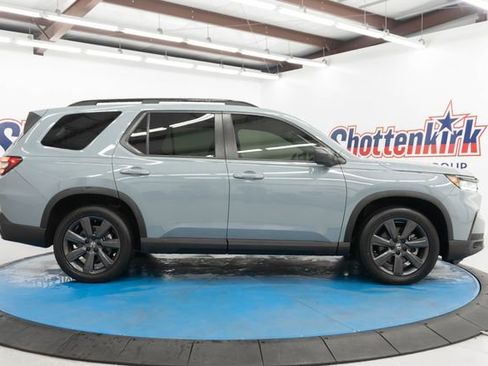 Certified 2023 Honda Pilot Sport image 11
