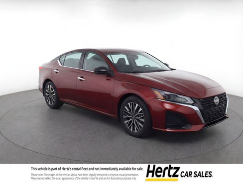 Used 2024 Nissan Altima 2.5 SV FWD image 1