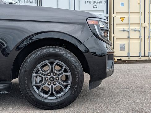 Used 2025 Ford Expedition Active RWD image 11