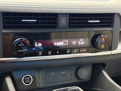 Used 2023 Nissan Rogue SV FWD image 10