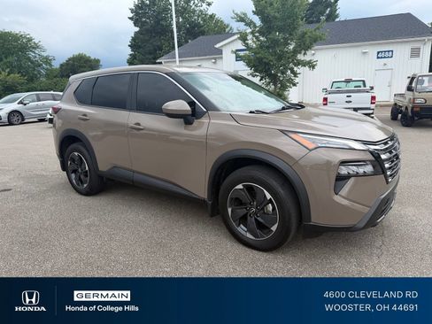 Used 2024 Nissan Rogue SV AWD/4WD image 3