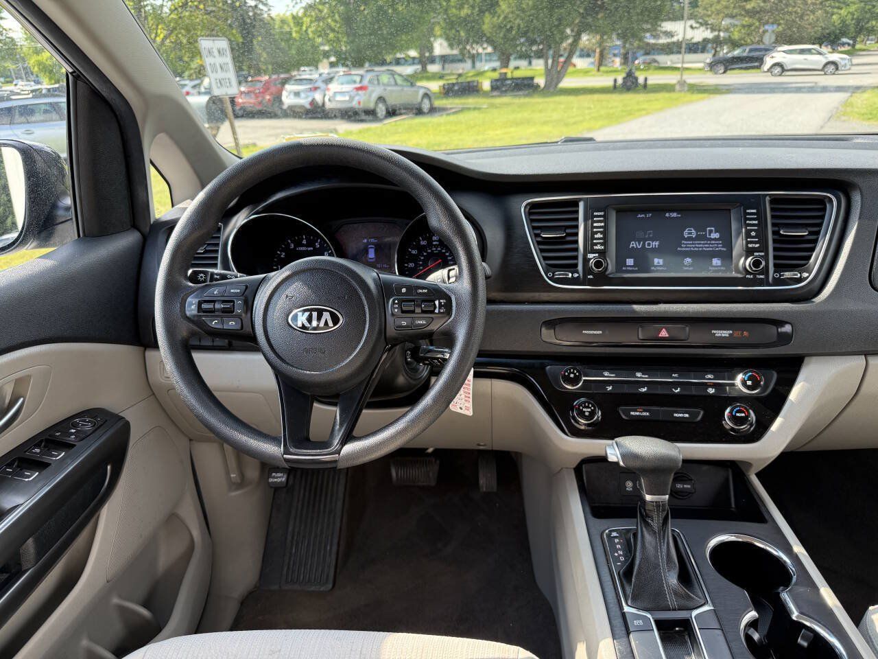 Used 2019 Kia Sedona L FWD image 13