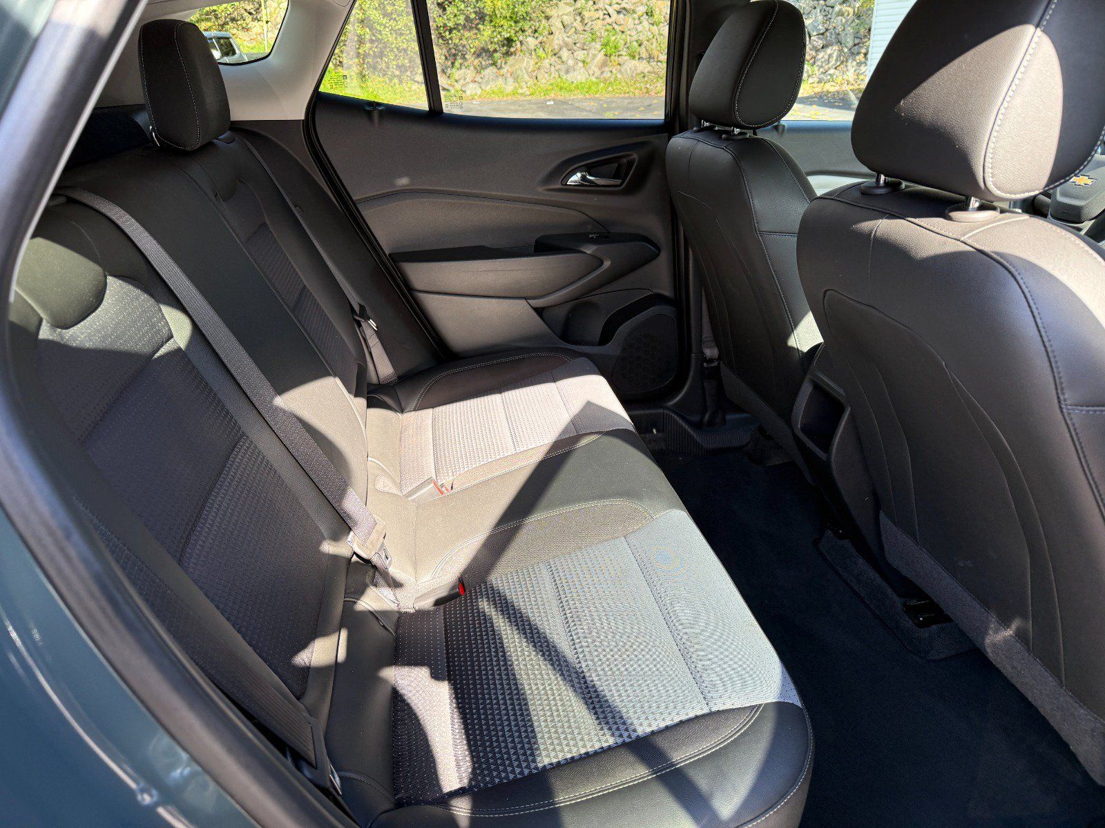 Used 2025 Chevrolet Trax LT FWD image 19