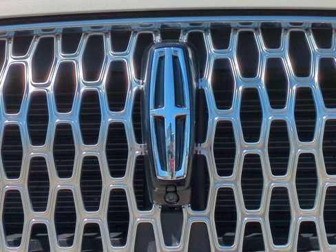 Certified 2023 Lincoln Corsair AWD w/ Equipment Group 101A image 9