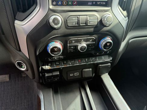 Used 2019 GMC Sierra 1500 SLT w/ SLT Premium Plus Package AWD/4WD image 24