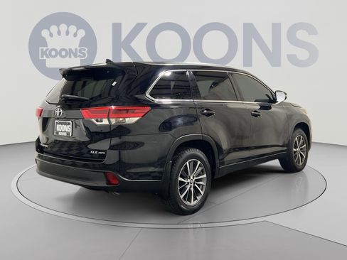 Used 2019 Toyota Highlander XLE AWD/4WD image 7