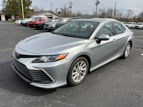 Used 2023 Toyota Camry LE image 3