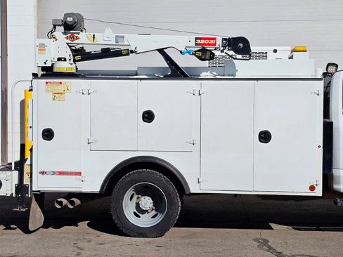 Used 2018 Ford F550 4x4 Regular Cab Super Duty image 9
