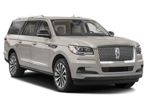 Used 2023 Lincoln Navigator L Reserve AWD/4WD image 7