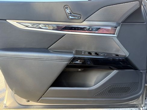 Used 2024 BMW i7 eDrive50 w/ M Sport Package image 45